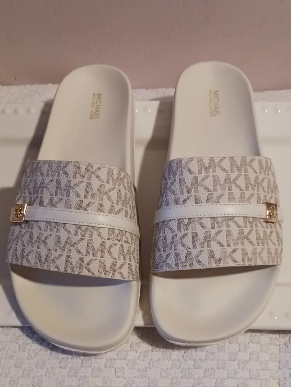 Michael Kors Beige Monogram Slide Sandals with Gold Accents ⚜️